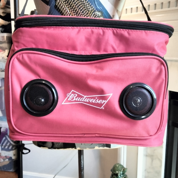 Budweiser Bluetooth speakers cooler - Picture 4 of 14